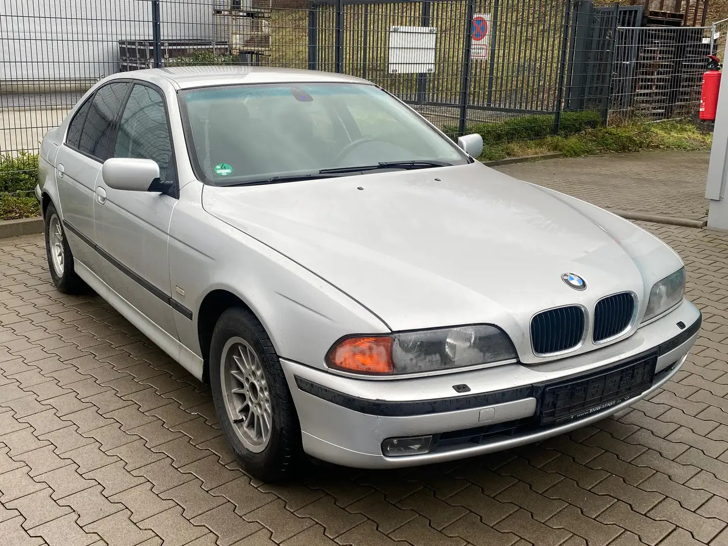 BMW 528 5er 528i Argent - 2