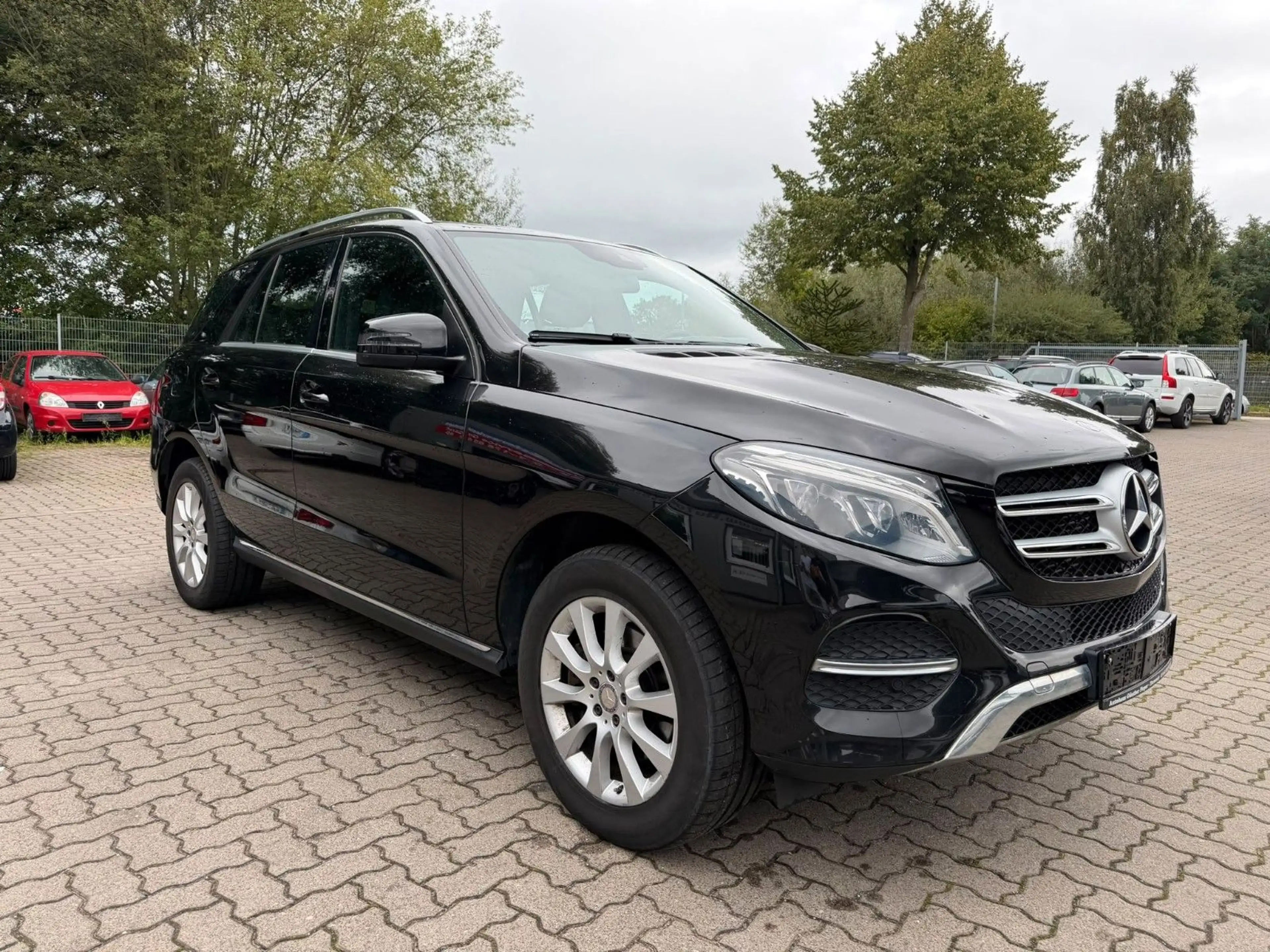 Mercedes-Benz GLE 350 d 4Matic T-LEDER°SZHG°AHK°LED°TEMPOM°MFLR — photo 3