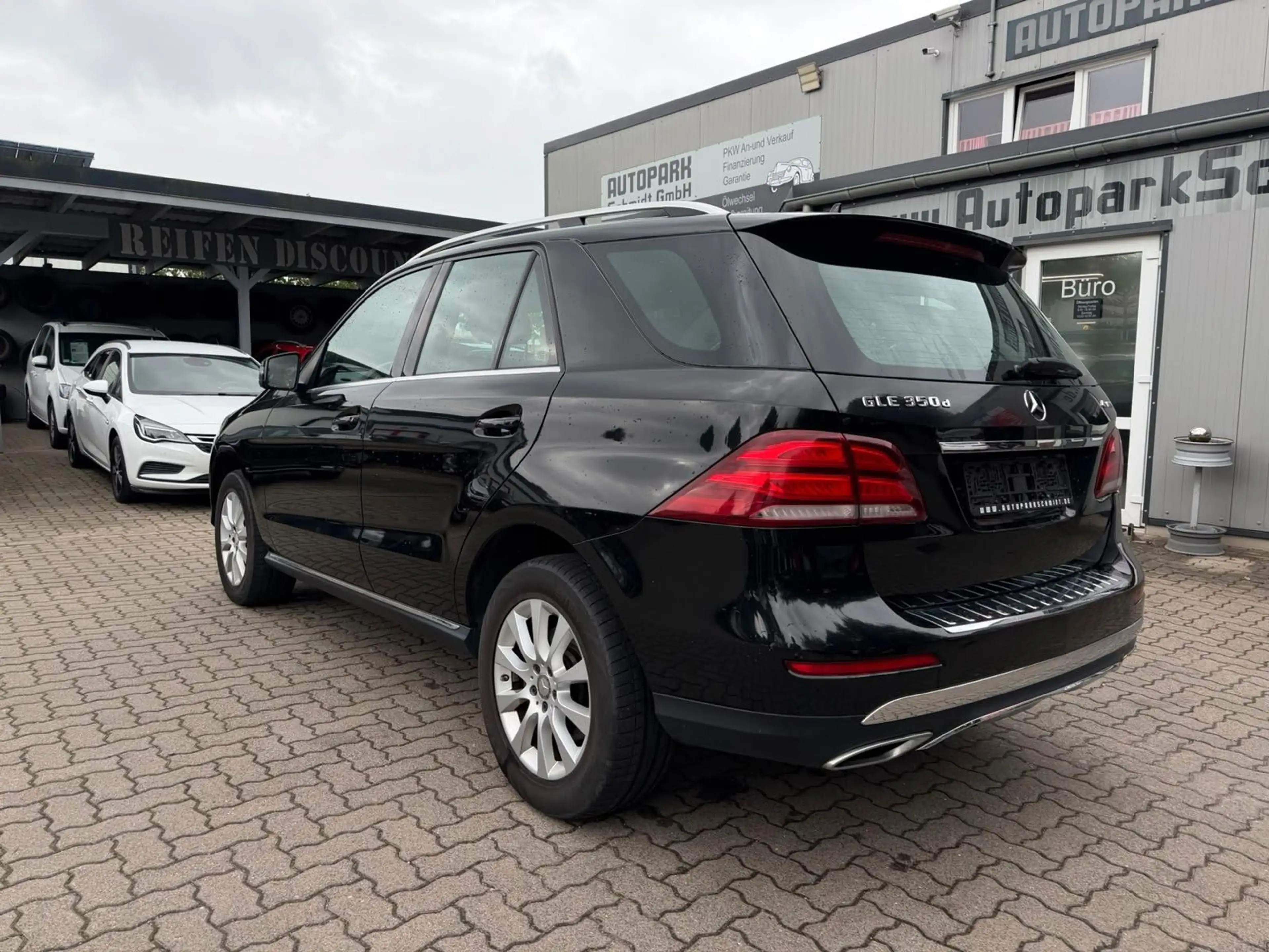 Mercedes-Benz GLE 350 d 4Matic T-LEDER°SZHG°AHK°LED°TEMPOM°MFLR — photo 6