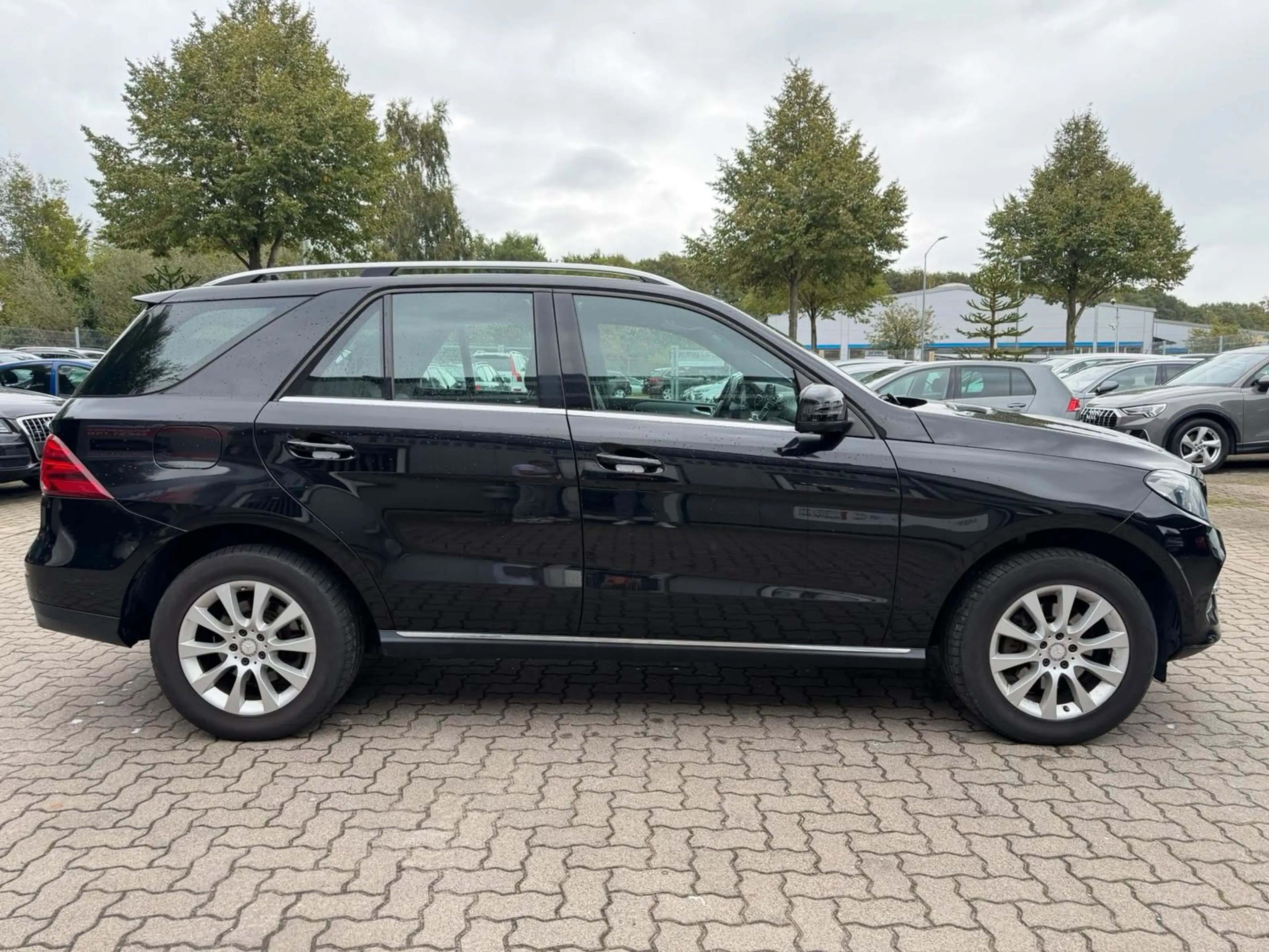 Mercedes-Benz GLE 350 d 4Matic T-LEDER°SZHG°AHK°LED°TEMPOM°MFLR — photo 5