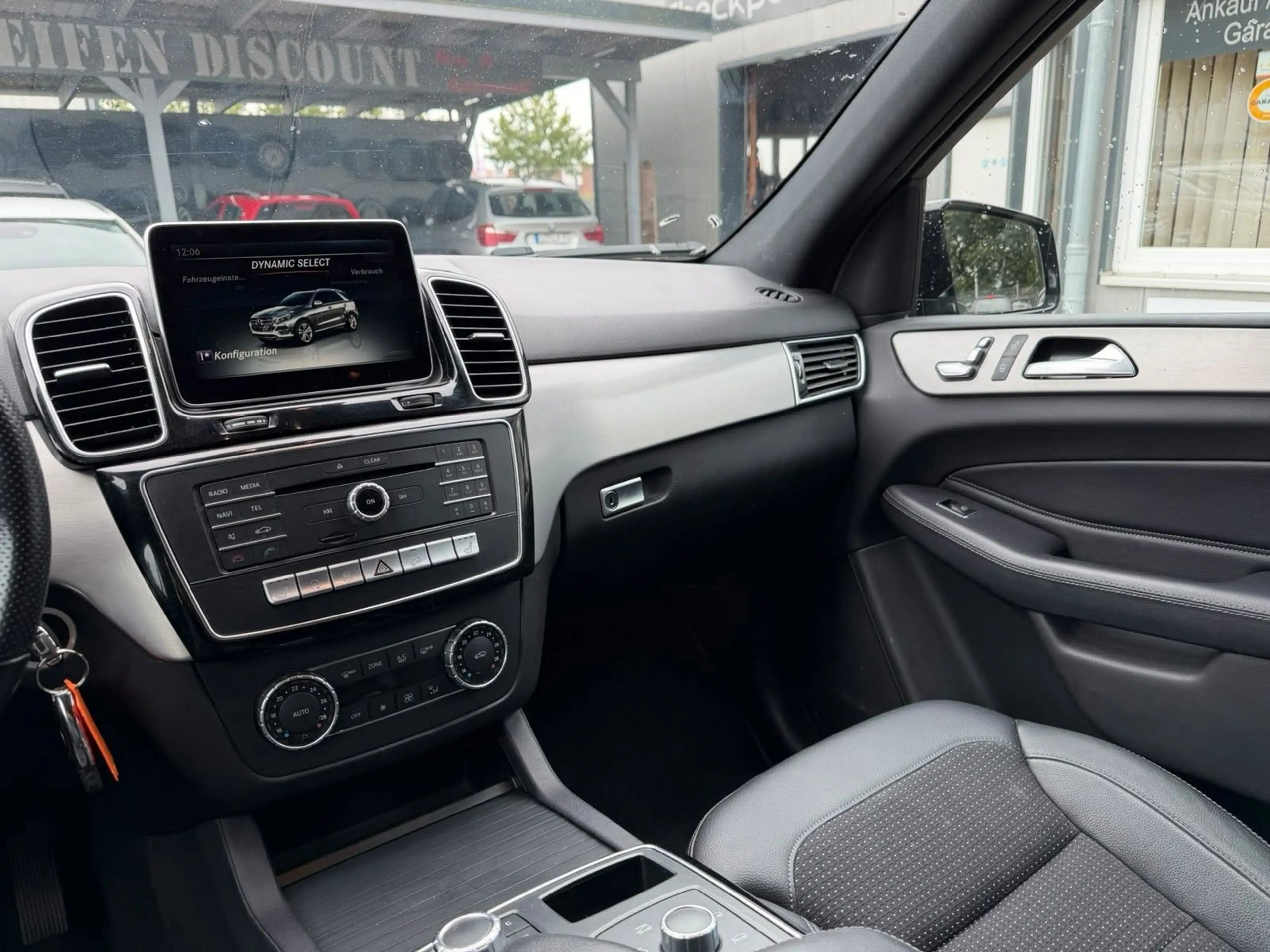 Mercedes-Benz GLE 350 d 4Matic T-LEDER°SZHG°AHK°LED°TEMPOM°MFLR — photo 15
