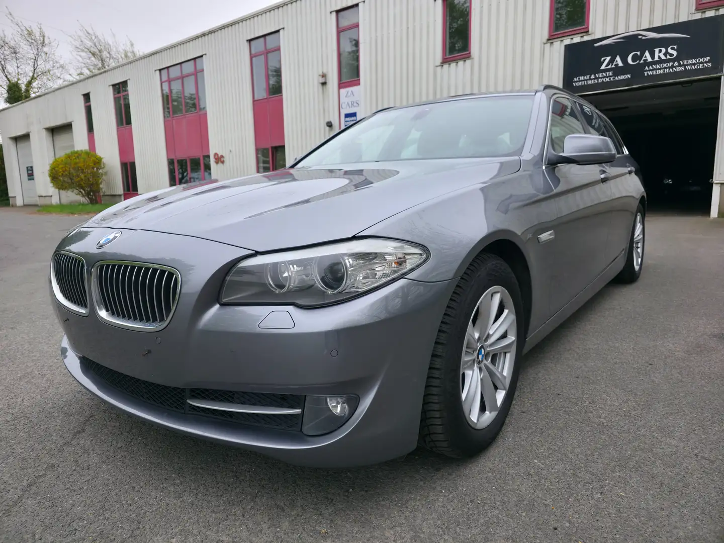 BMW 520 Touring 520dAS Start/Stop Grau - 1