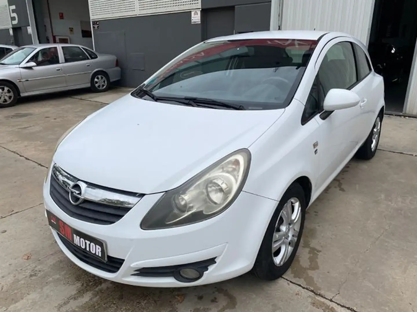 Opel Corsa 1.2 Essentia Weiß - 1