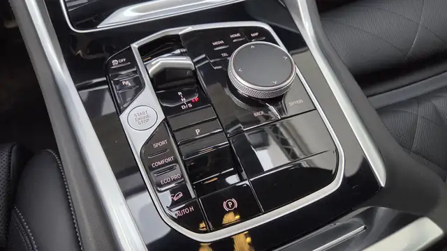 BMW X6 view 10