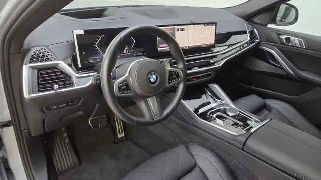 BMW X6 view 8
