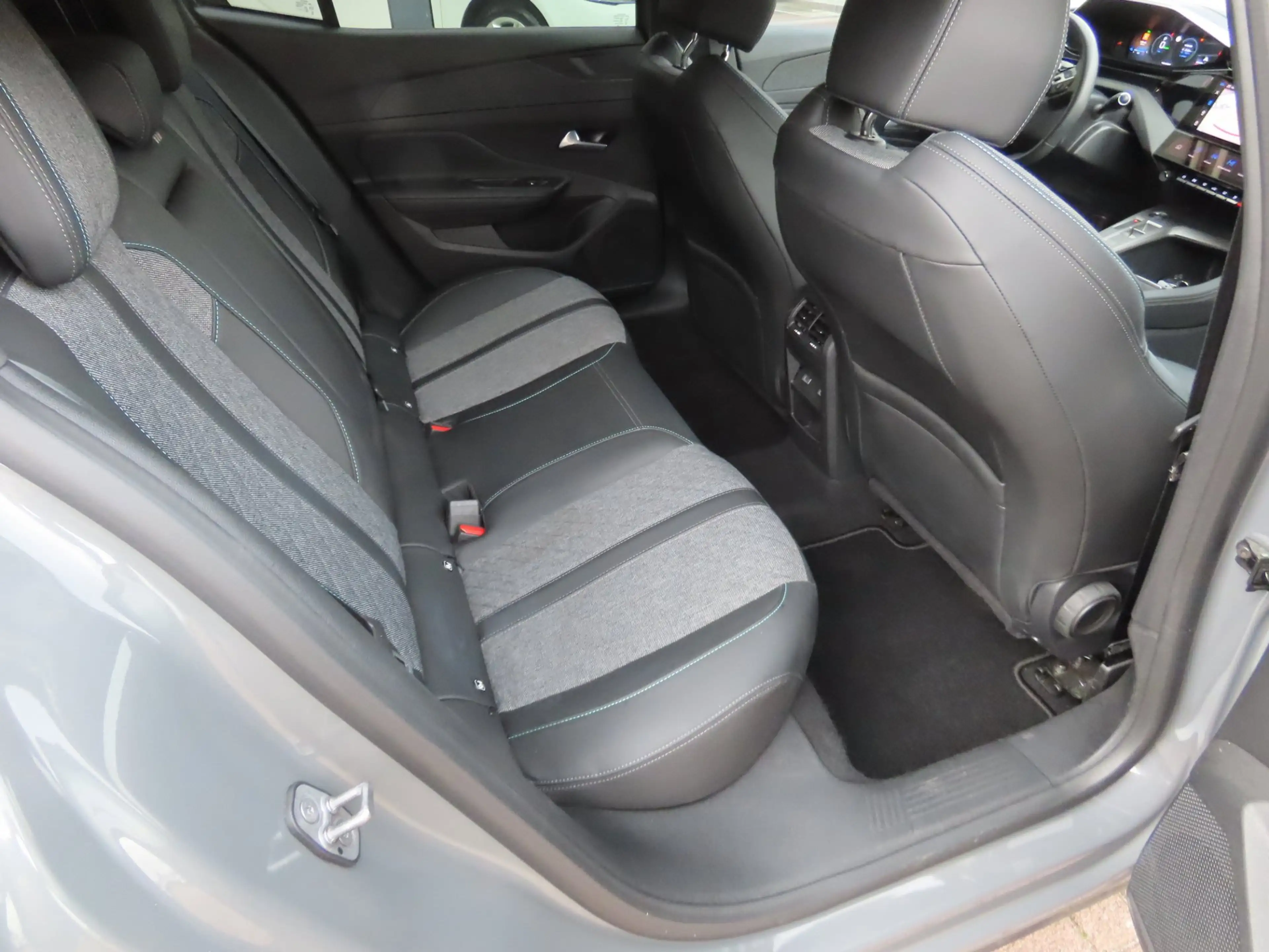 Peugeot 408 1.6 HYbrid 180 PK Allure Camera 360 Adap Cruise Wi — photo 10