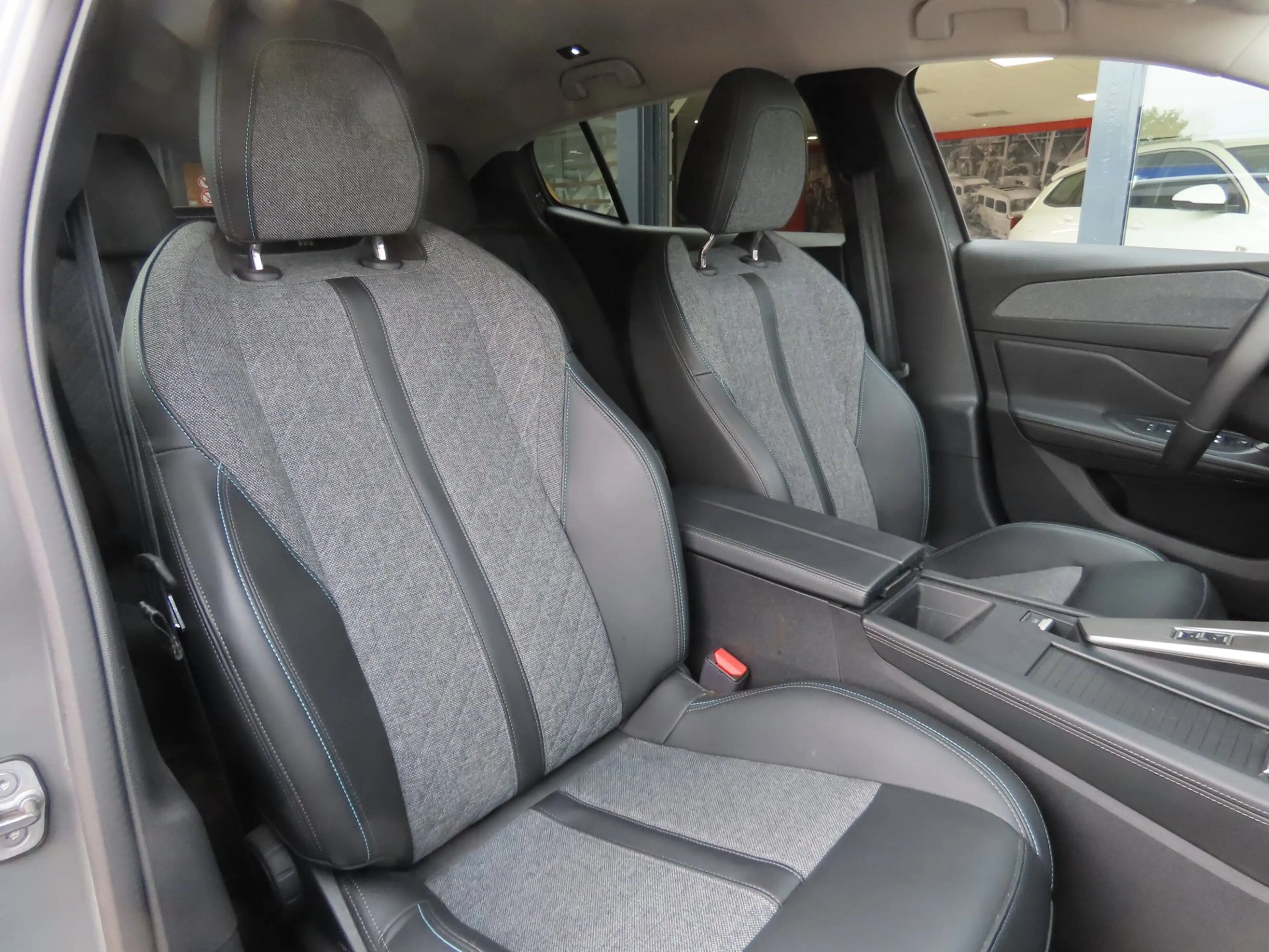 Peugeot 408 1.6 HYbrid 180 PK Allure Camera 360 Adap Cruise Wi — photo 9