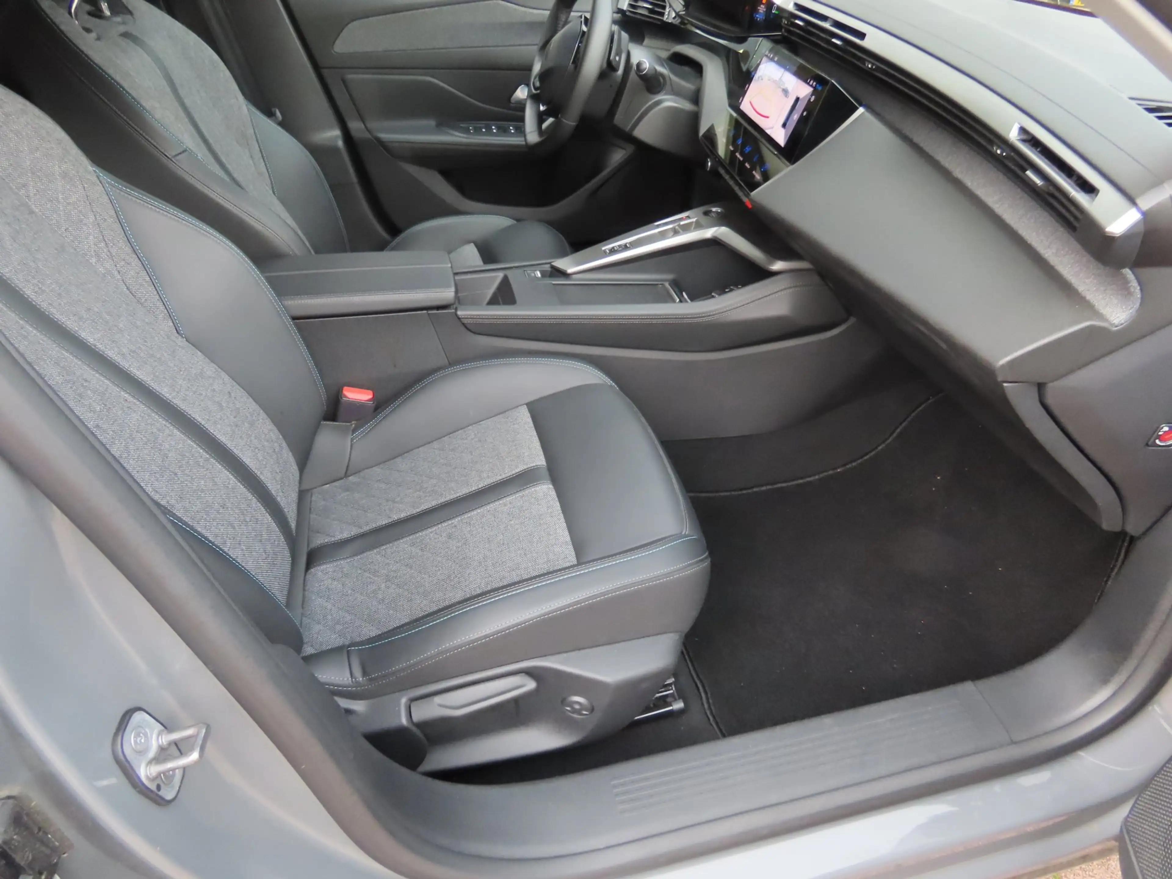 Peugeot 408 1.6 HYbrid 180 PK Allure Camera 360 Adap Cruise Wi — photo 8