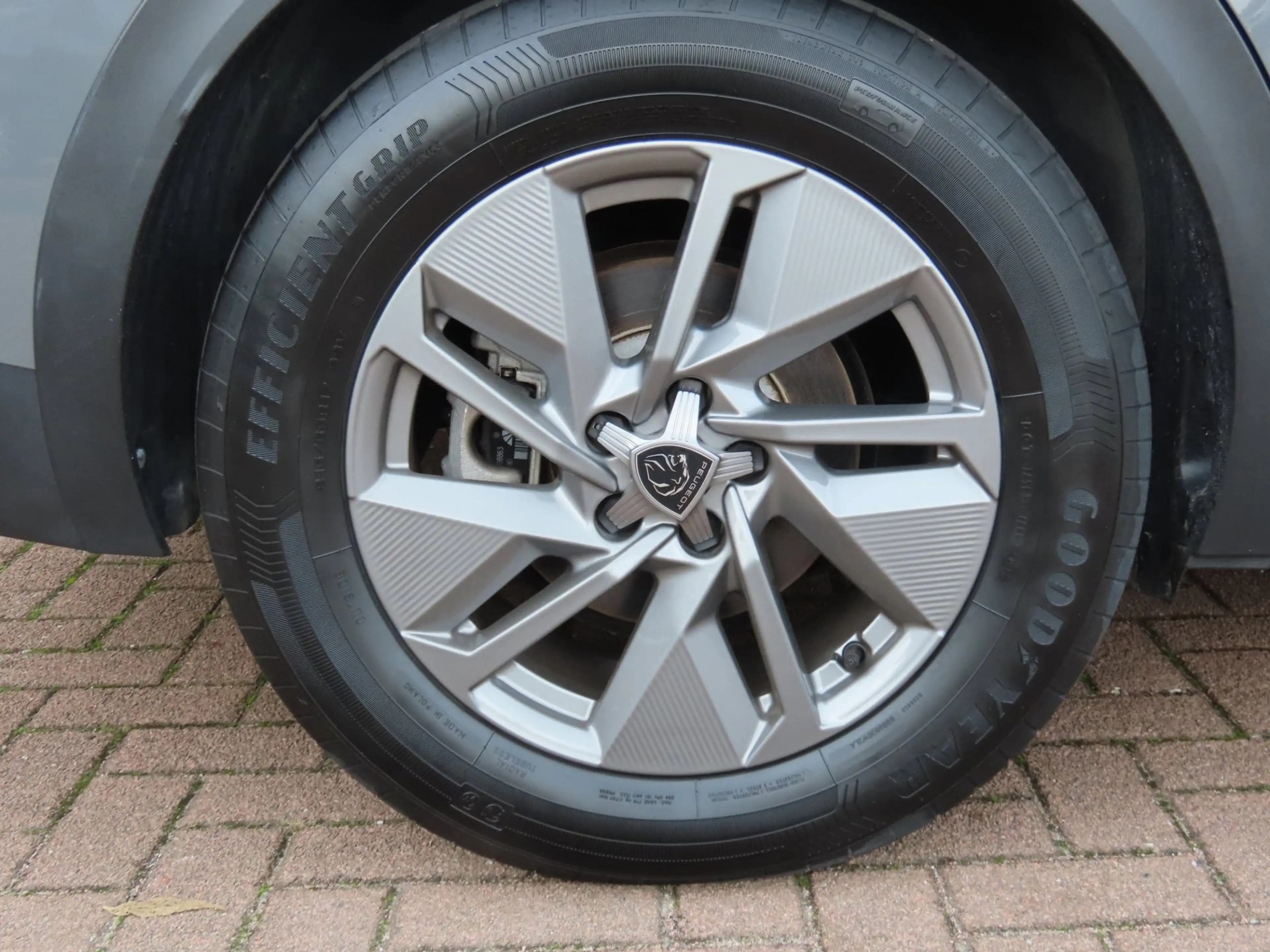 Peugeot 408 1.6 HYbrid 180 PK Allure Camera 360 Adap Cruise Wi — photo 19