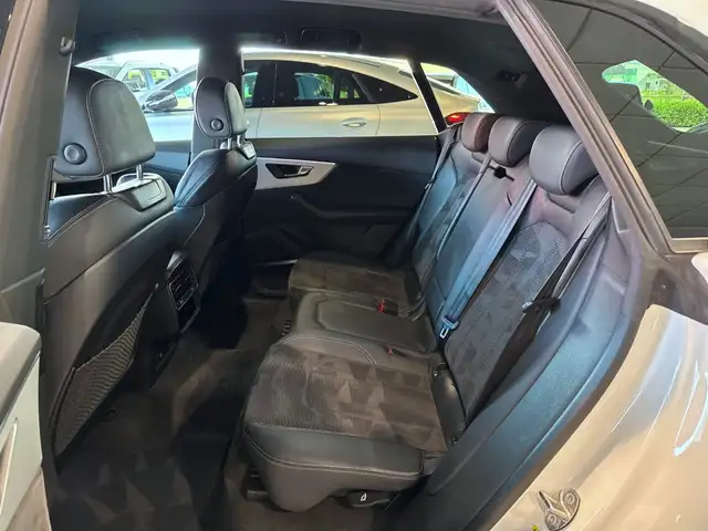 Audi Q8 view 9