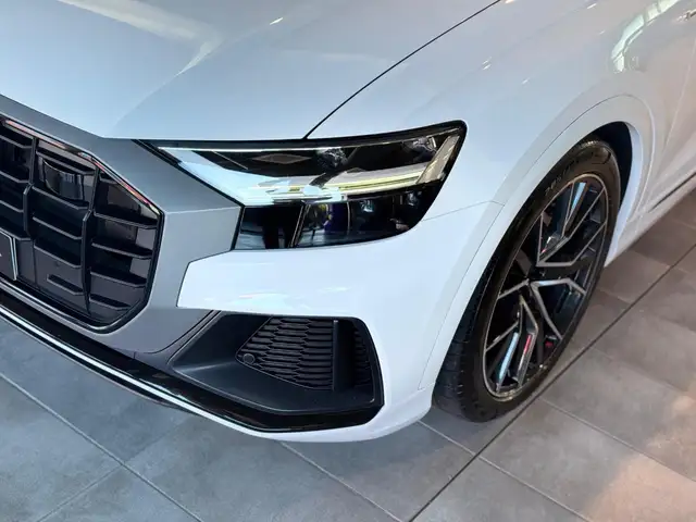 Audi Q8 view 22
