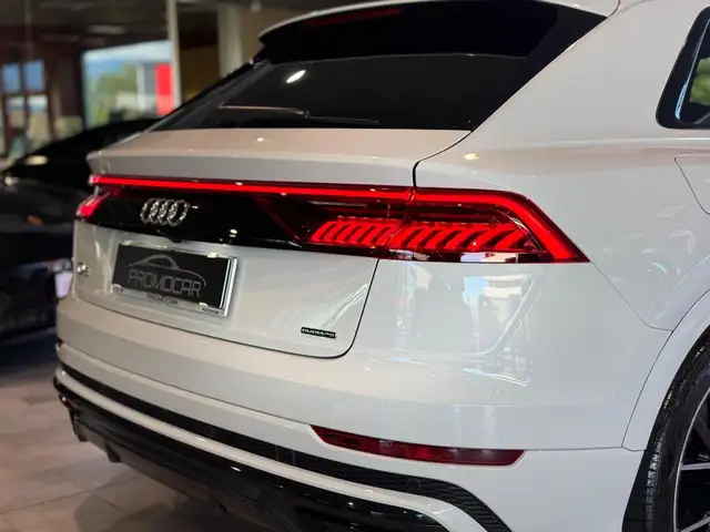 Audi Q8 view 23