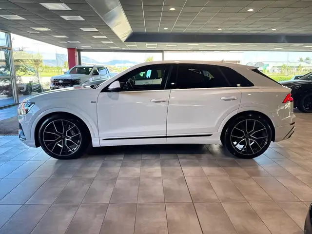 Audi Q8 view 18