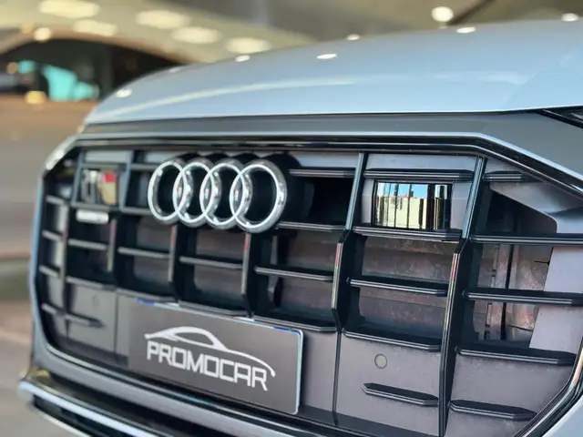 Audi Q8 view 6