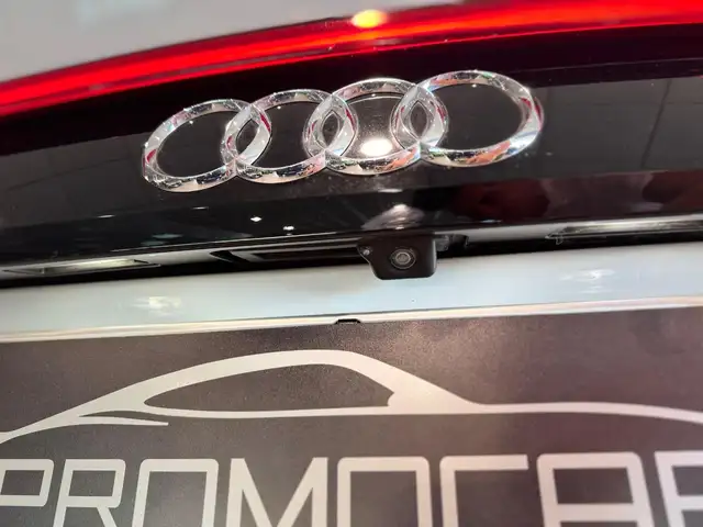 Audi Q8 view 24