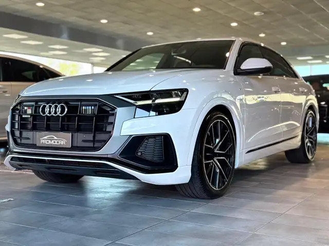 Audi Q8 view 21