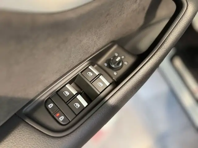 Audi Q8 view 27
