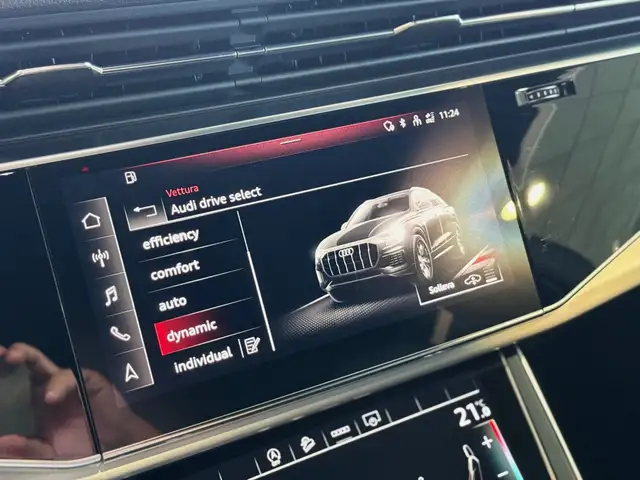 Audi Q8 view 11