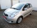Toyota Yaris TOP Zust.* Klima * PDC * 8 f. Bereift * TÜV Neu Silber - thumbnail 3