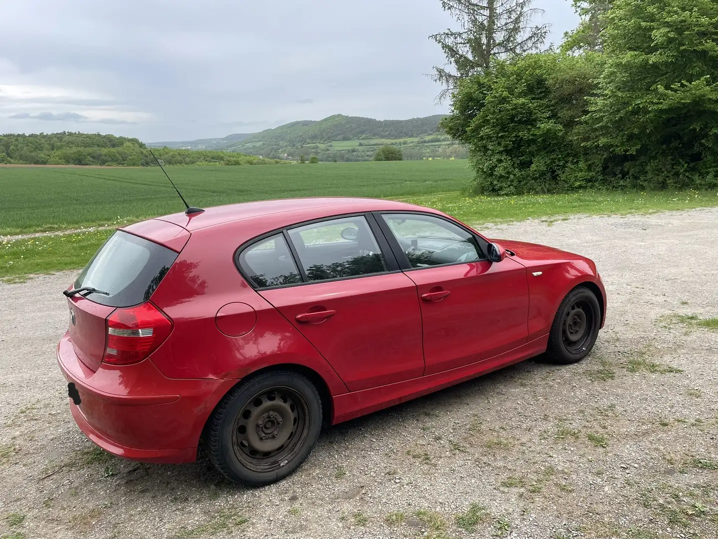 BMW 118 BMW Baureihe 1 Limousine 118i Roşu - 2