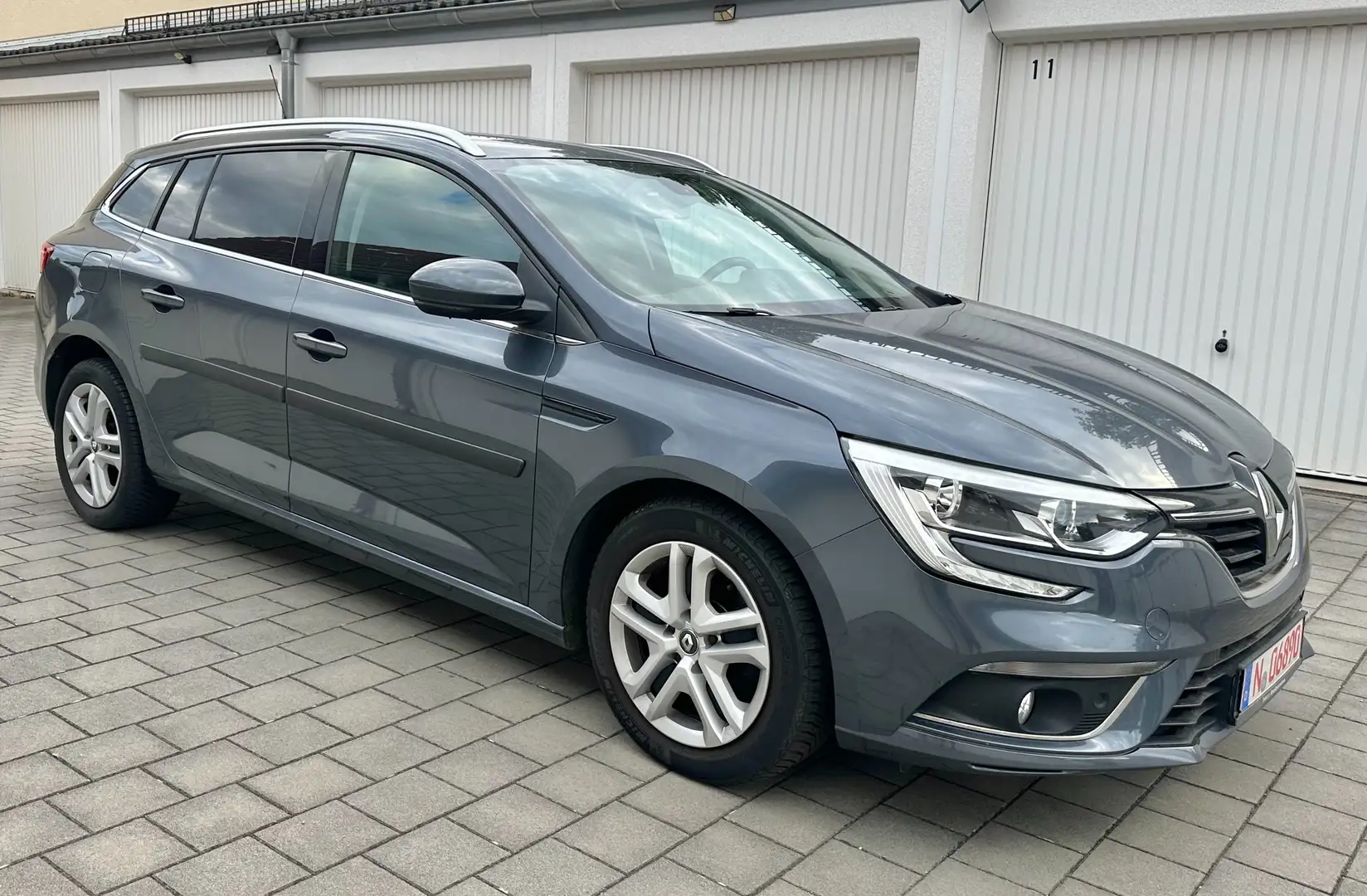 Renault Megane IV Grandtour 1.6 dCi 130 Limited*1 Hand Grau - 1