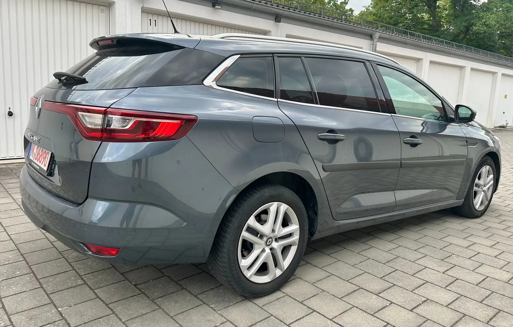 Renault Megane IV Grandtour 1.6 dCi 130 Limited*1 Hand Grau - 2
