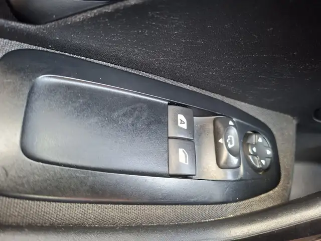 Peugeot 208 view 24