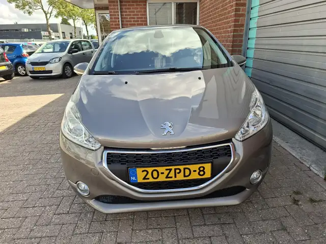 Peugeot 208 view 17