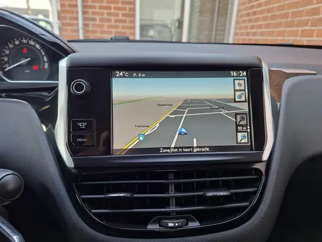 Peugeot 208 view 13