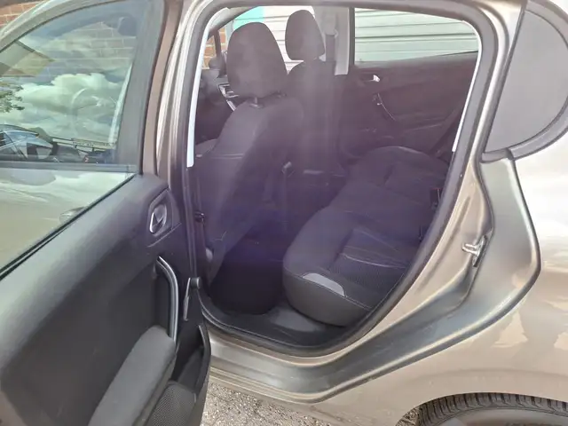 Peugeot 208 view 23