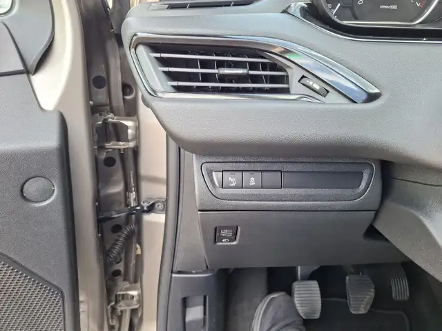 Peugeot 208 view 25