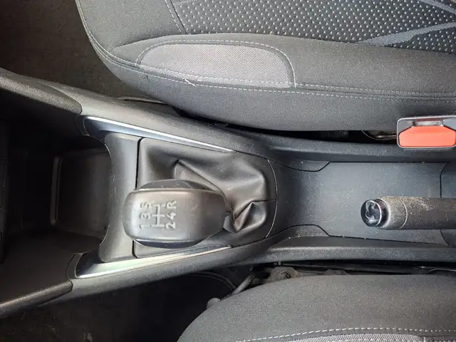 Peugeot 208 view 18