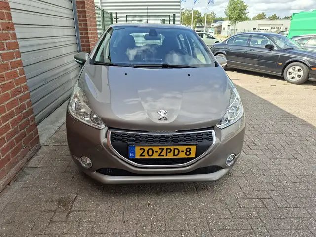 Peugeot 208 view 19