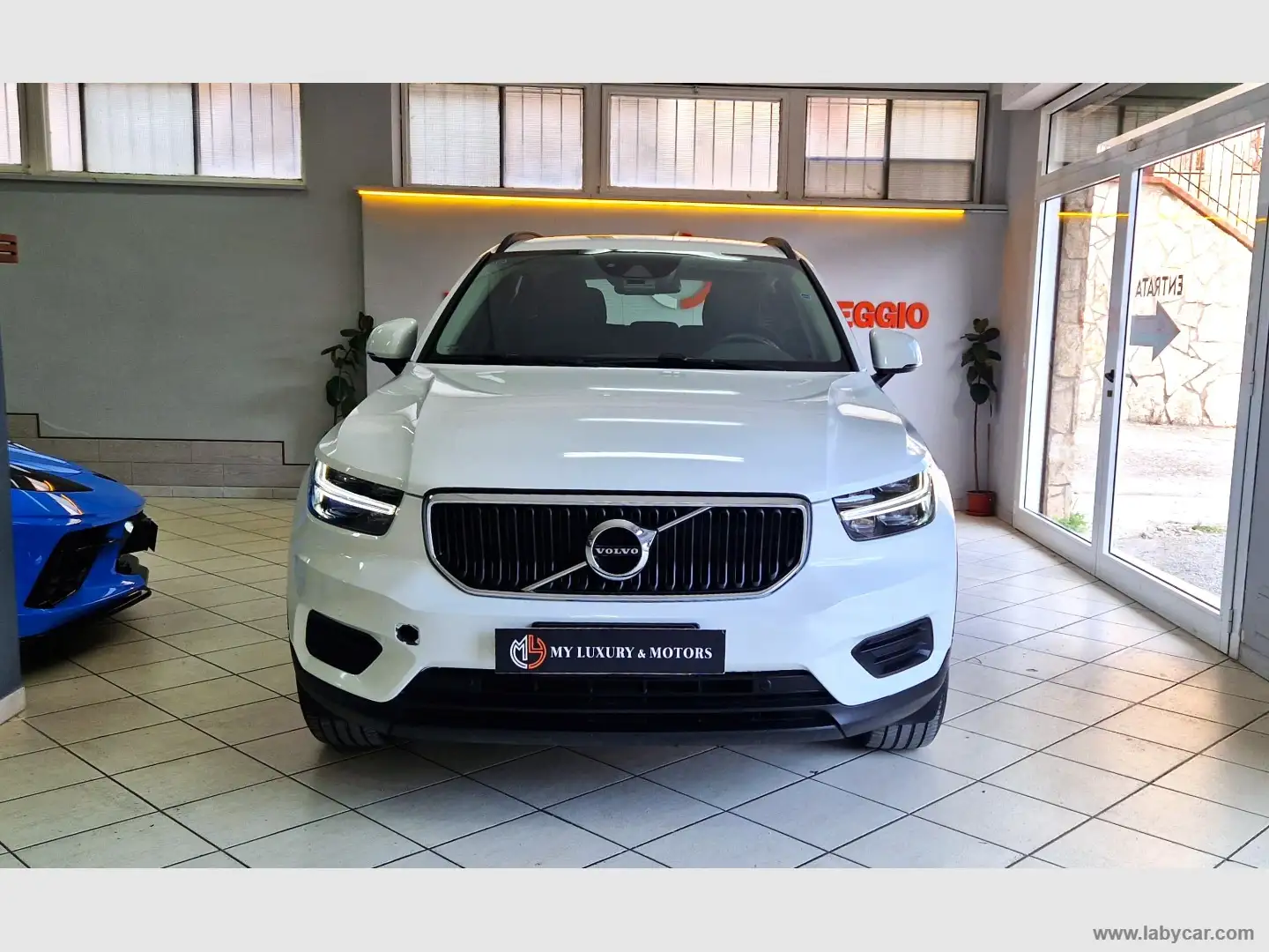 Volvo XC40 T2 Geartronic Momentum Core CERT*UNIPRO Bianco - 2