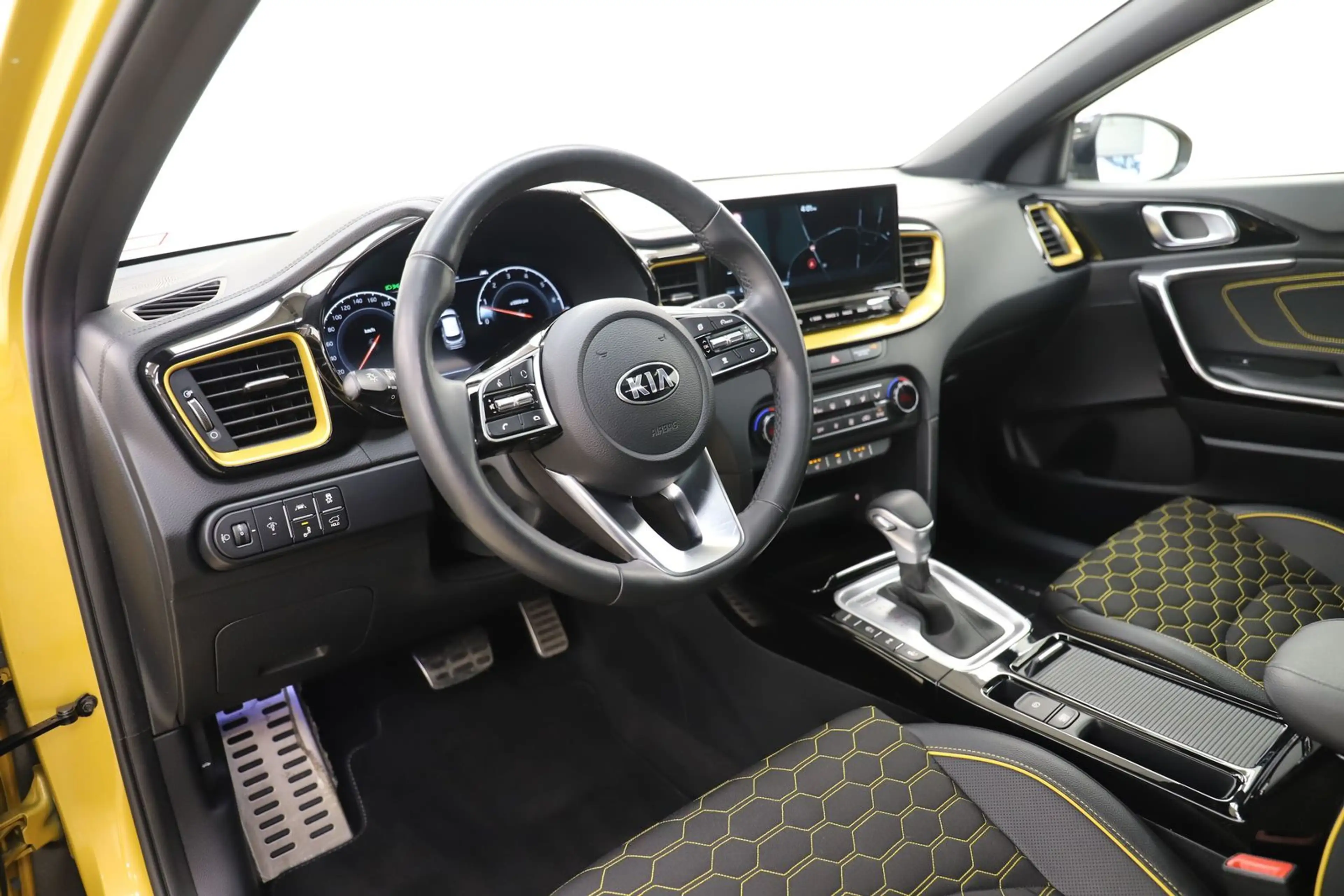 Kia XCeed 1.6TGDI 204PS 7DCT Xdition Pano JBL 1Hand — photo 12