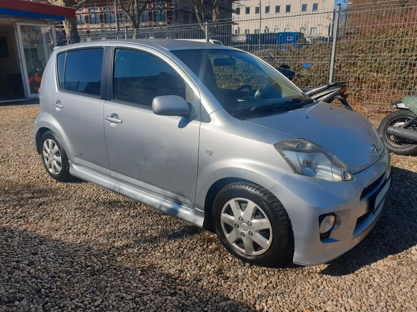 Daihatsu Sirion 1.3 S*2-Hand*TÜV-Neu* Plateado - 2