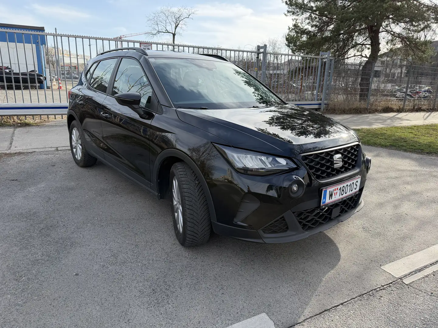 SEAT Arona 1,0 Eco TSI Reference Schwarz - 2