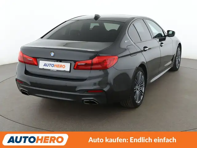 BMW 5 Series view 6