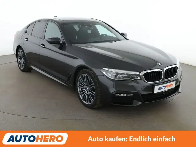 BMW 5 Series view 8