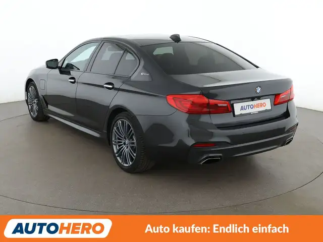 BMW 5 Series view 4