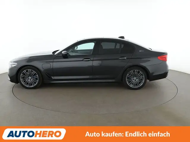 BMW 5 Series view 3