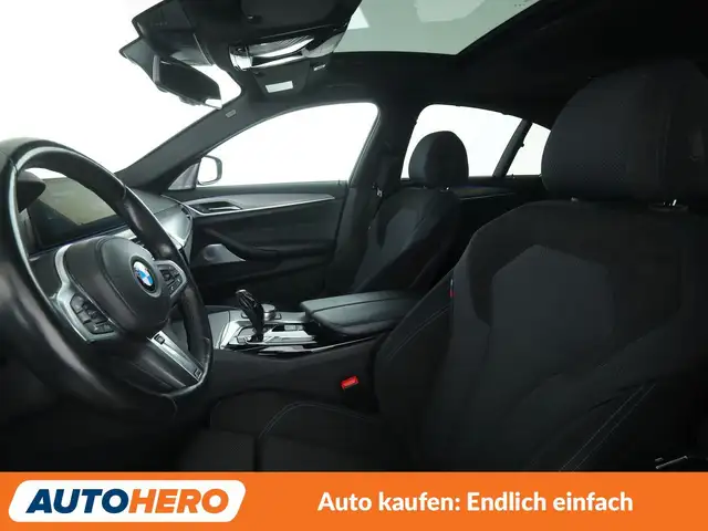 BMW 5 Series view 10