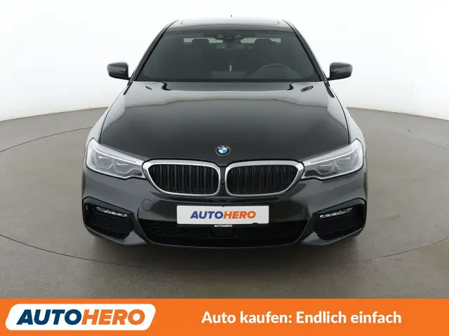 BMW 5 Series view 9