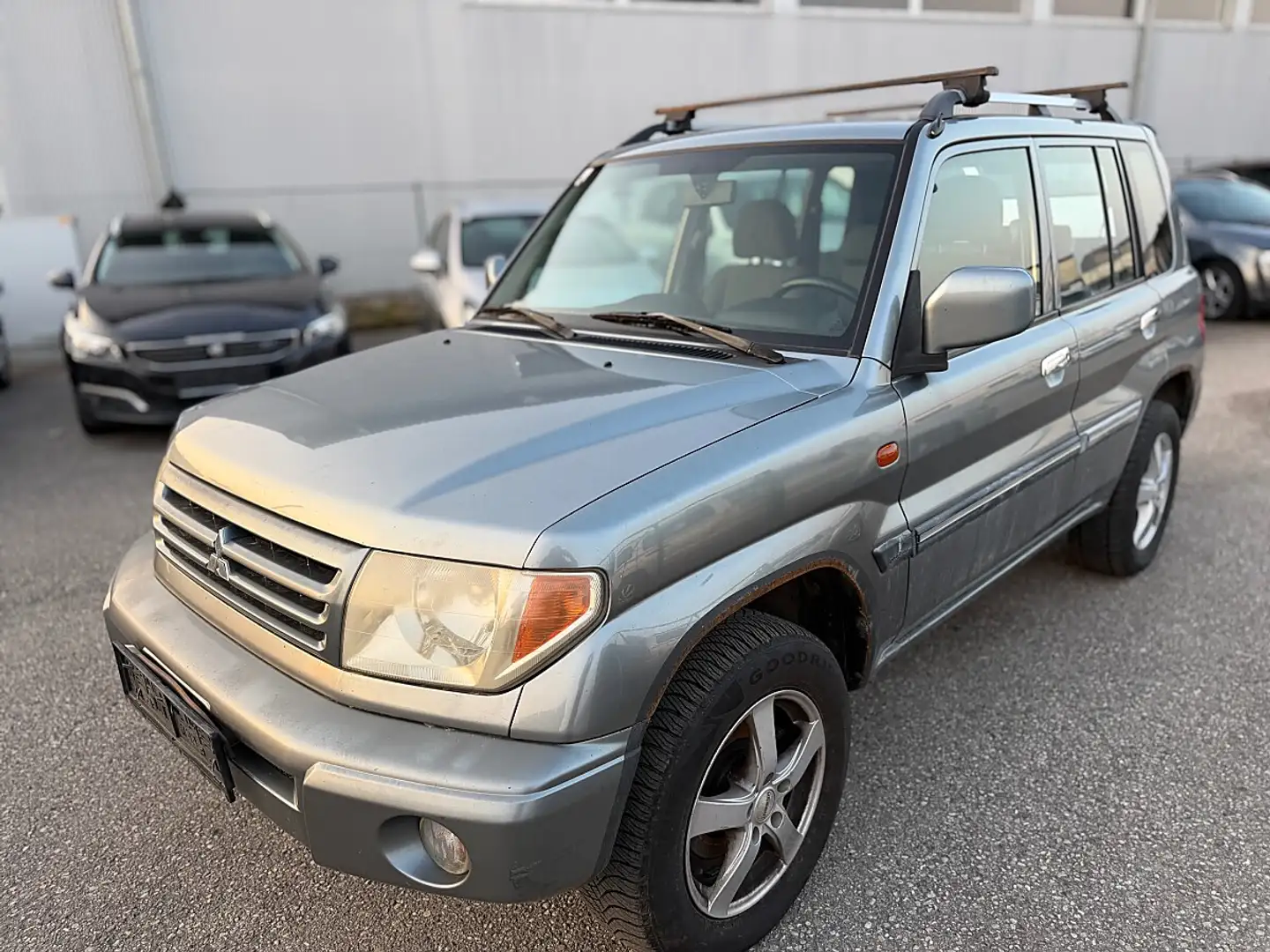 Mitsubishi Pajero Pinin 4X4 Grau - 2