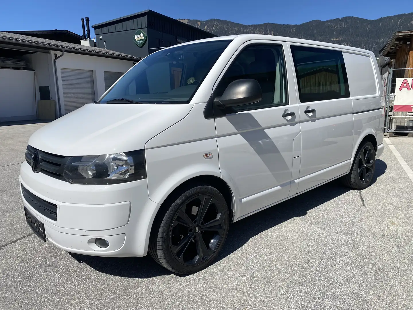 Volkswagen T5 Transporter neu Lackiert und neues Pickerl - 1
