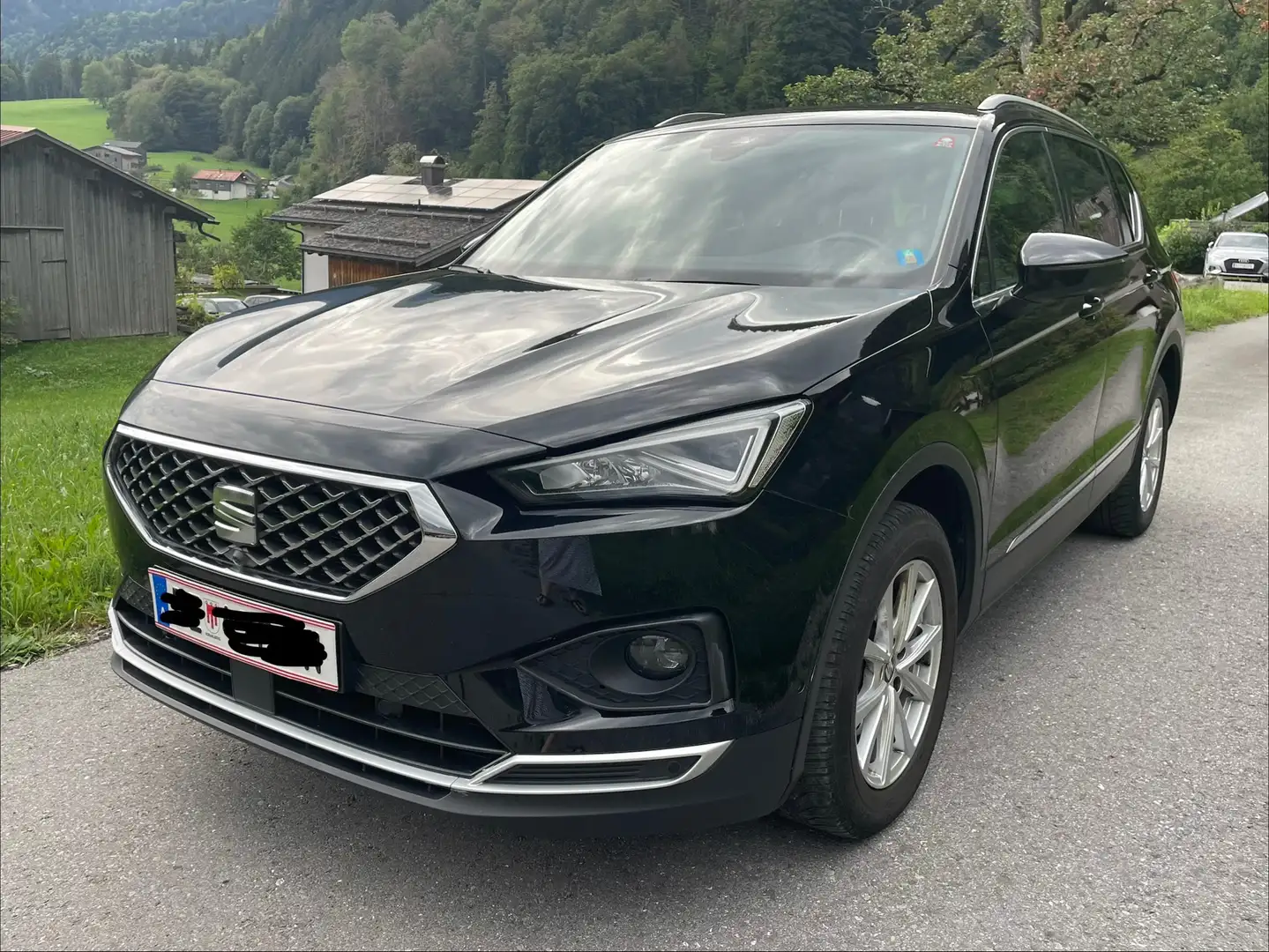 SEAT Tarraco Xcellence 1.5 TSI DSG | 1. Hand | 360° Cam | 5+2 Sitze | Service neu 08/26 | Brandneue Winterreifen | Pickerl bis 08/29 Schwarz - 1