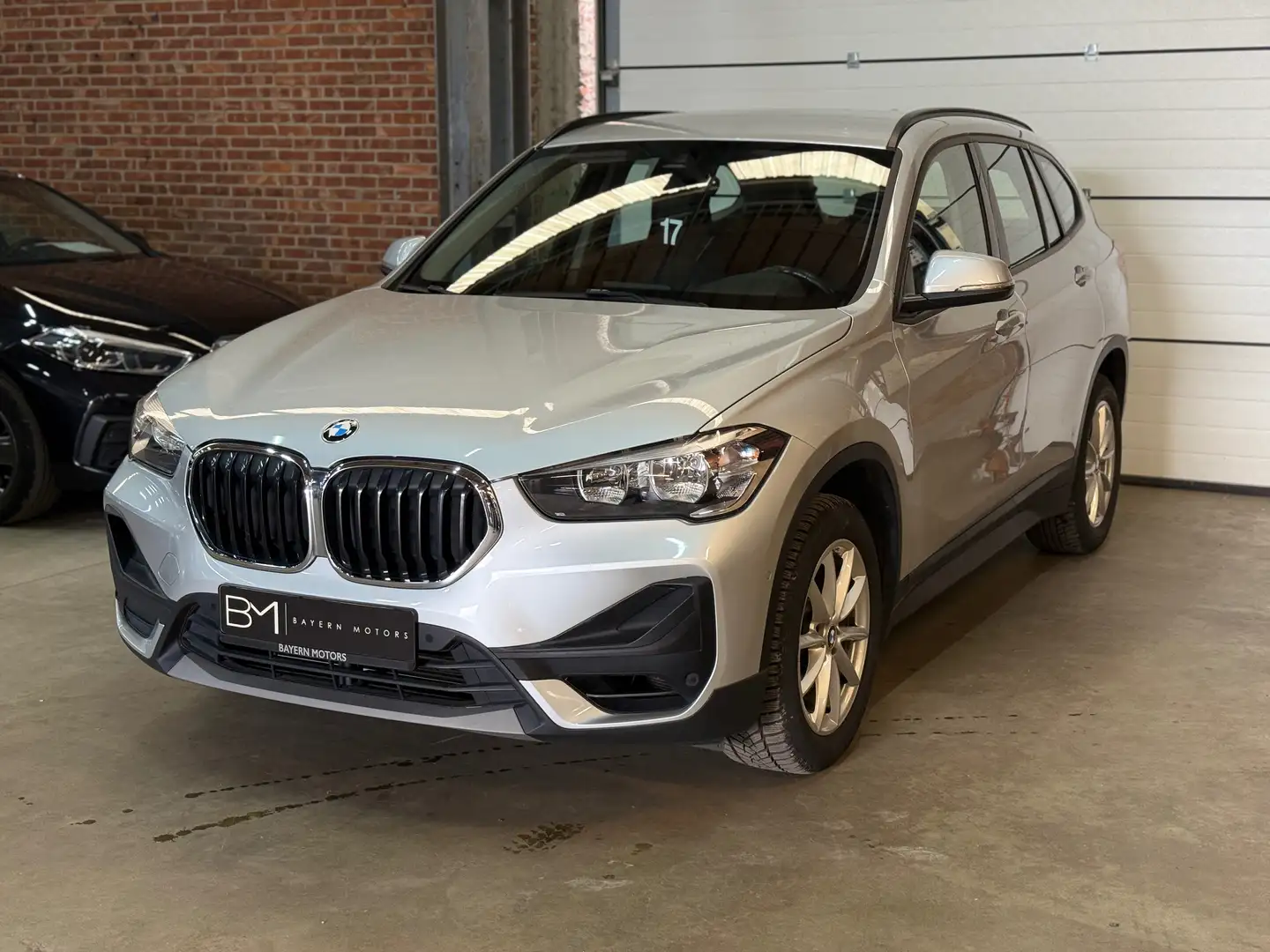 BMW X1 sDrive18i Automaat Benzine Navi 114.000km 2020 Silver - 1
