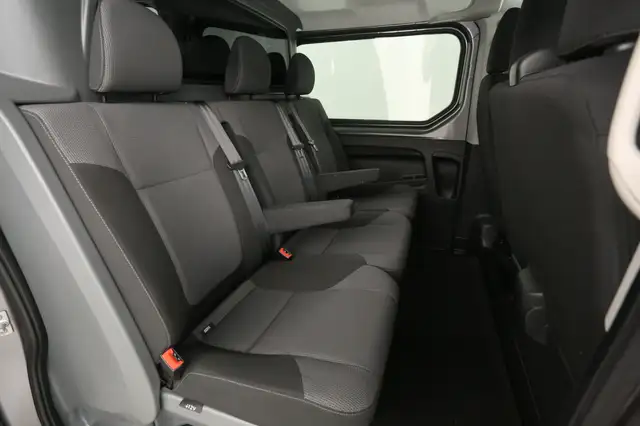 Renault Trafic view 12