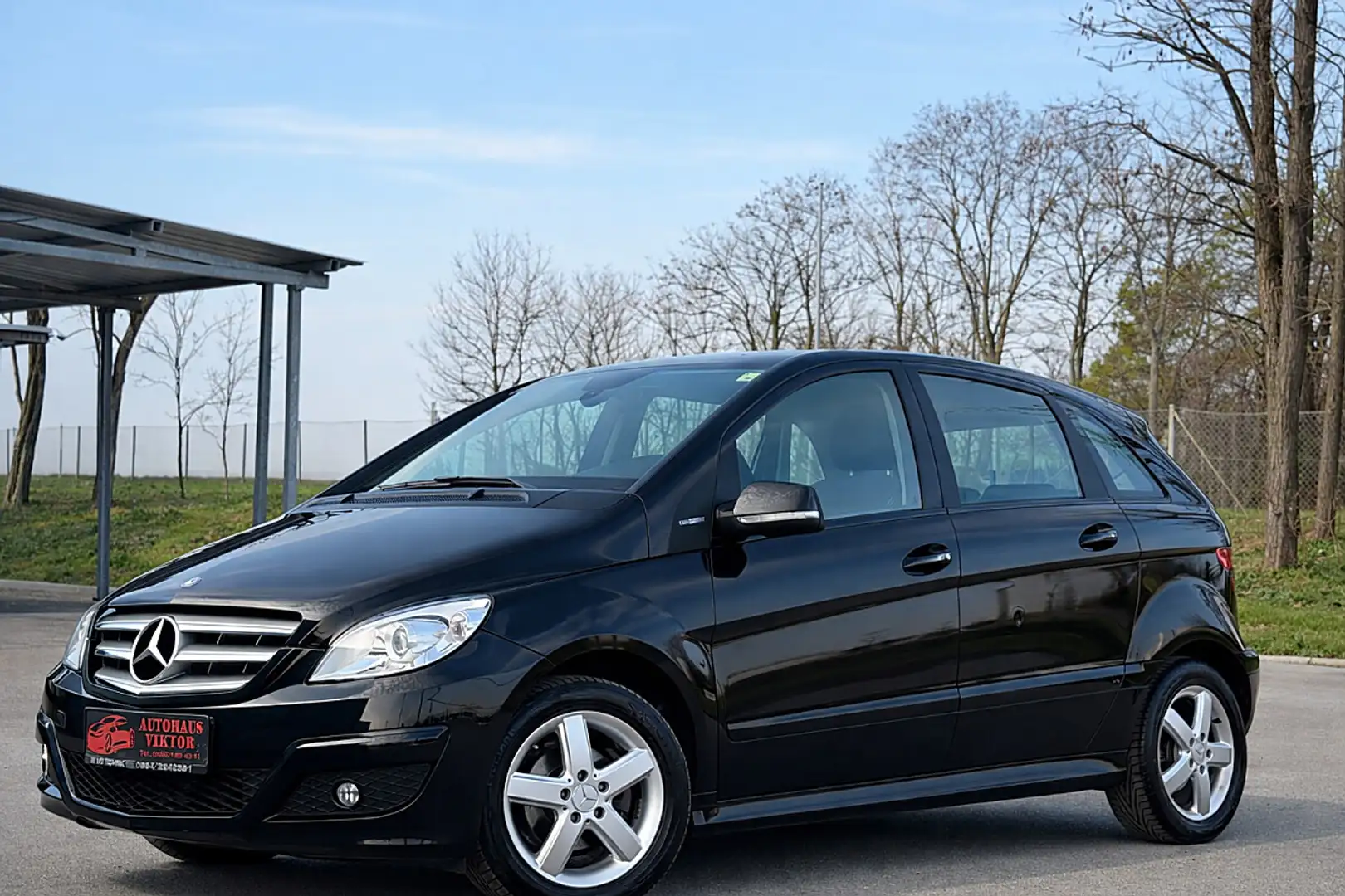 Mercedes-Benz B 180 BlueEfficiency Schwarz - 2