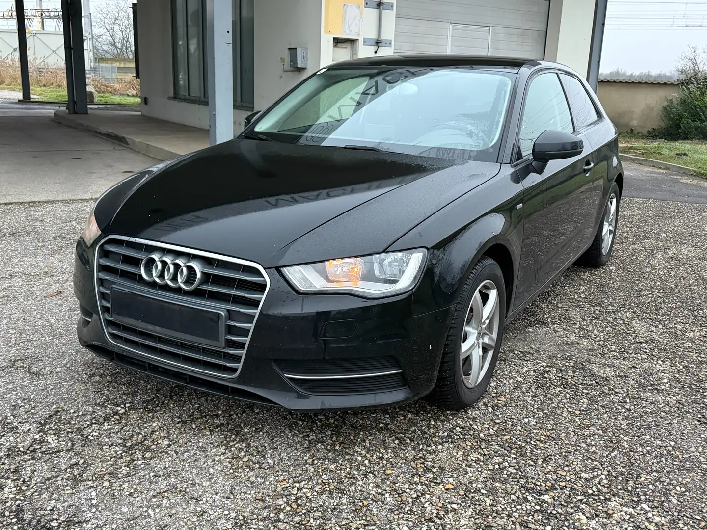 Audi A3 attraction Schwarz - 1